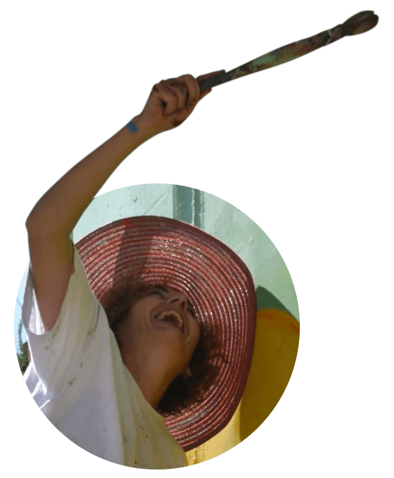 Montse Palacios pintando